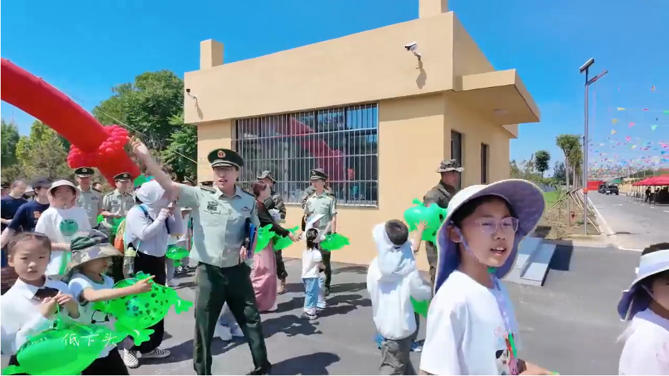 六一儿童节，军人爸爸给我看他的“秘密武器”