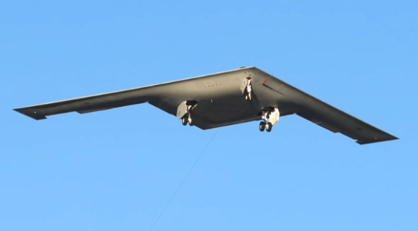 美军方和国会正在加快B-21隐形轰炸机生产速度