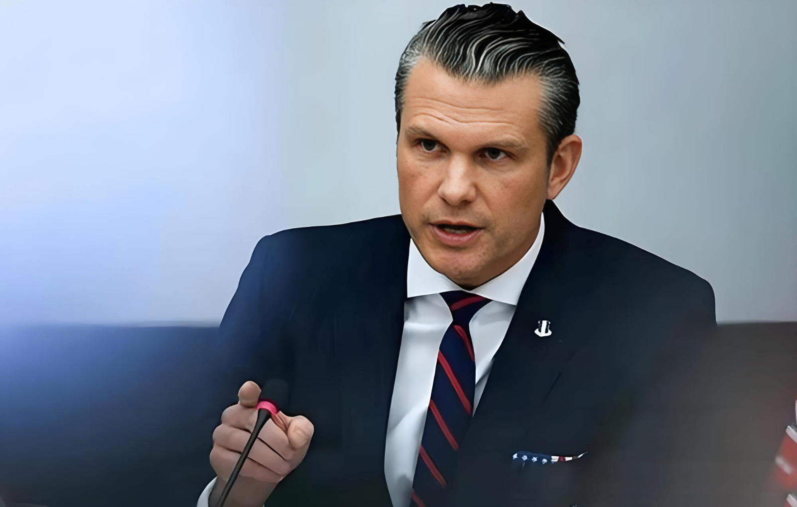 美防长:美军空袭东太平洋四艘“贩毒船” 致14人死亡