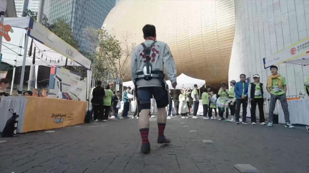 智能外骨骼机器人赋能垂直马拉松体验者