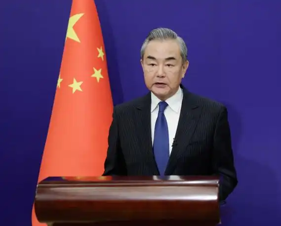 王毅在结束对阿拉伯三国访问后接受中国媒体采访